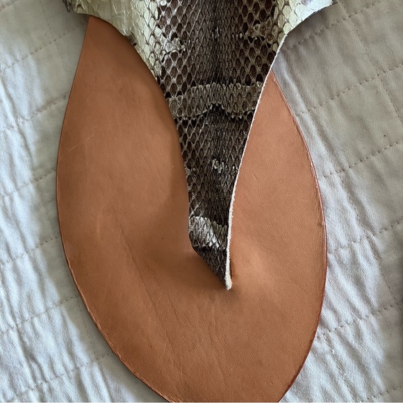 NWOT Cocobelle tie back python snakeskin thong sandals - Picture 3 of 7